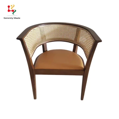 Restaurant-Sessel im klassischen Stil mit Holzrahmen, PU-Sitzfläche und Rattan-Rückenlehne